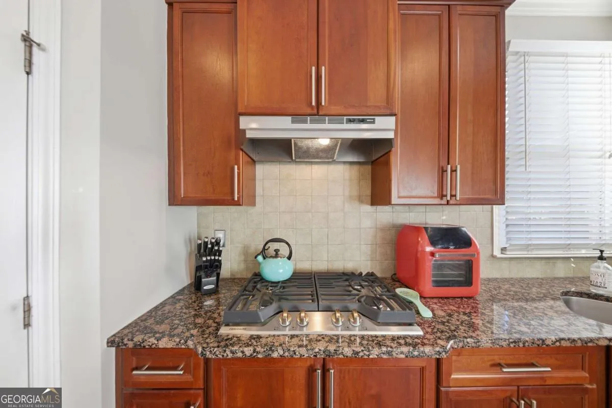 1719 Cromwell Ln — photo 16 of 56