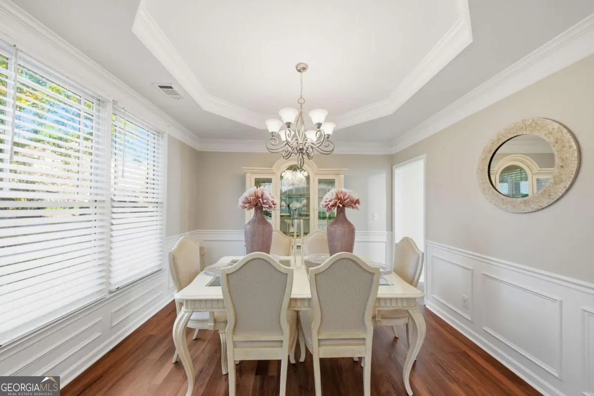 1719 Cromwell Ln — photo 3 of 56