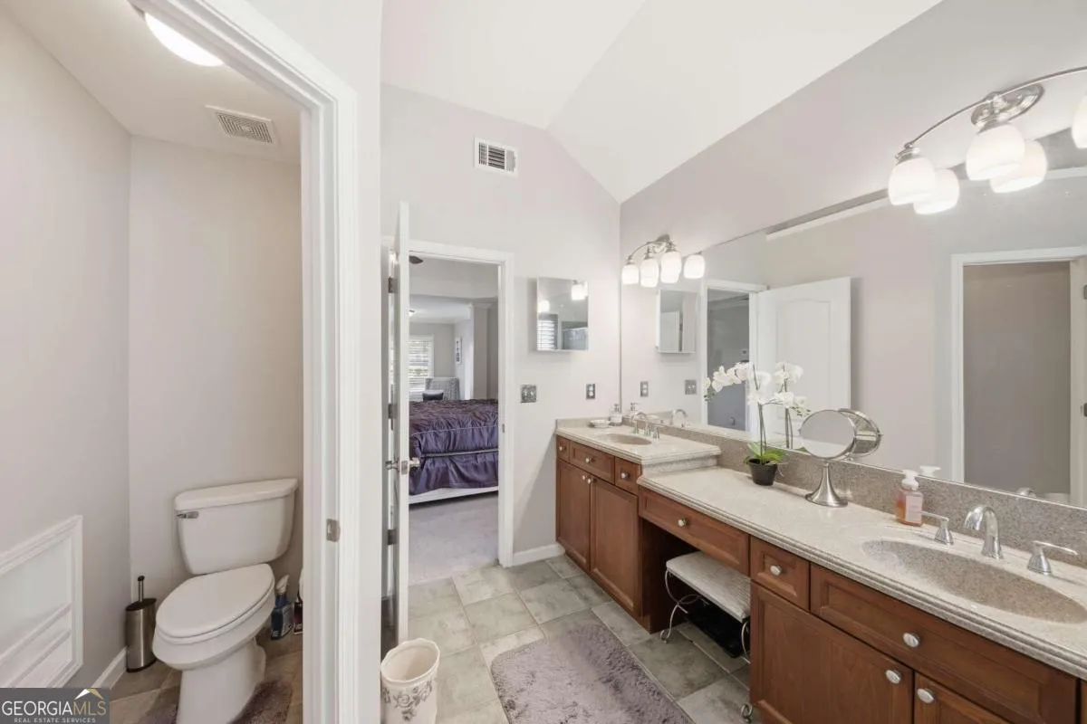 1719 Cromwell Ln — photo 39 of 56
