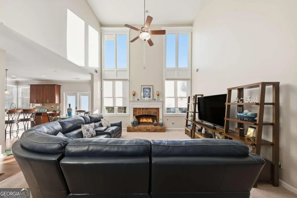 1719 Cromwell Ln — photo 6 of 56