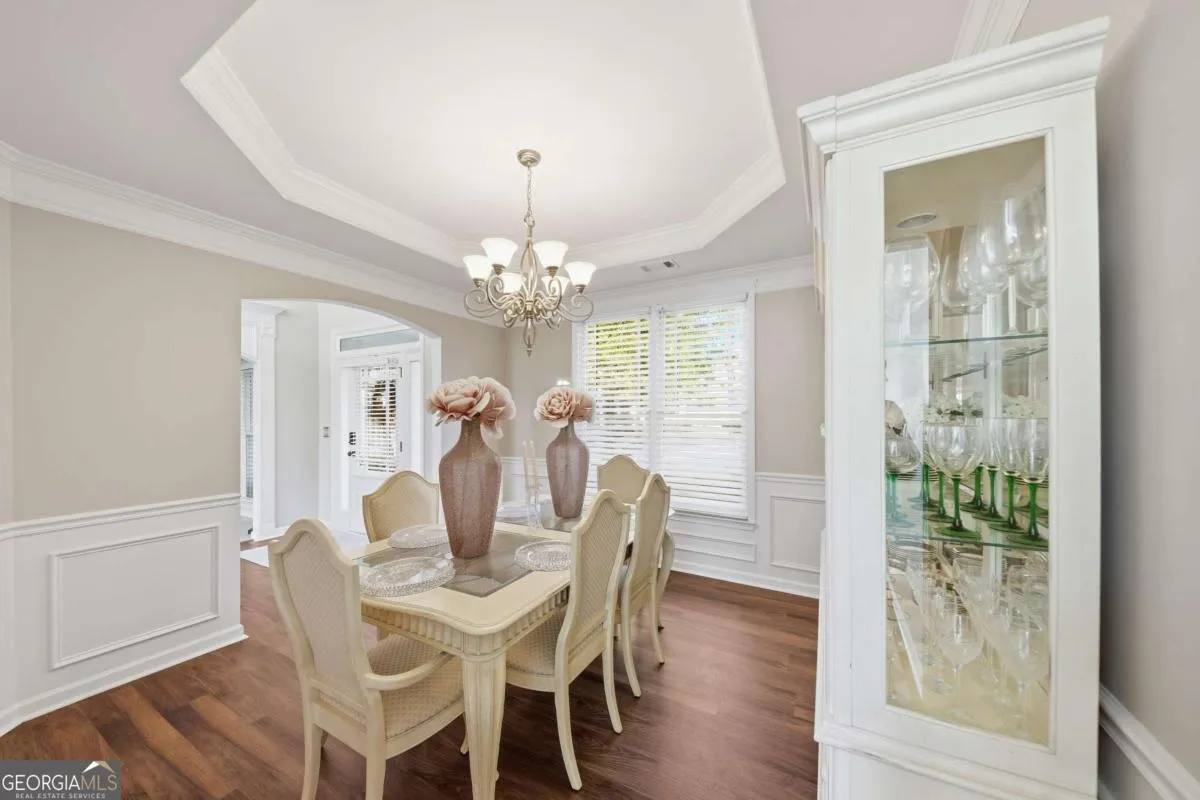 1719 Cromwell Ln — photo 4 of 56