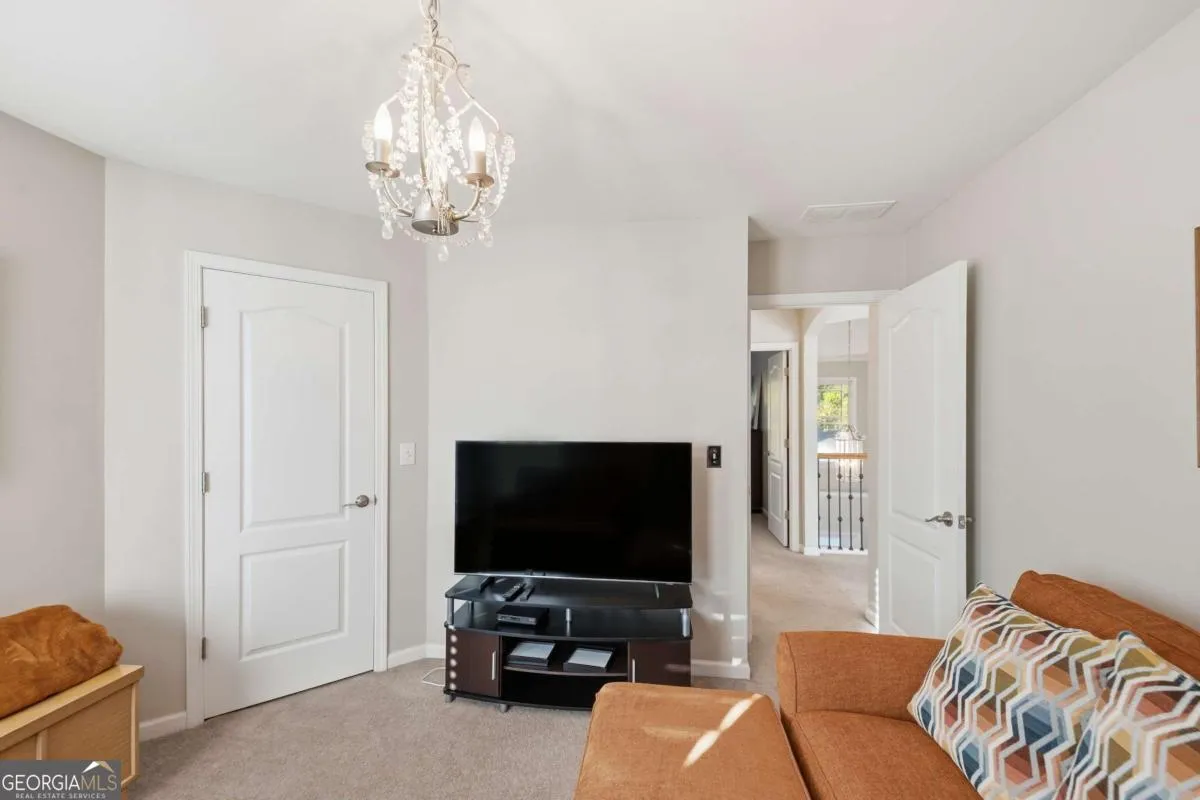 1719 Cromwell Ln — photo 22 of 56