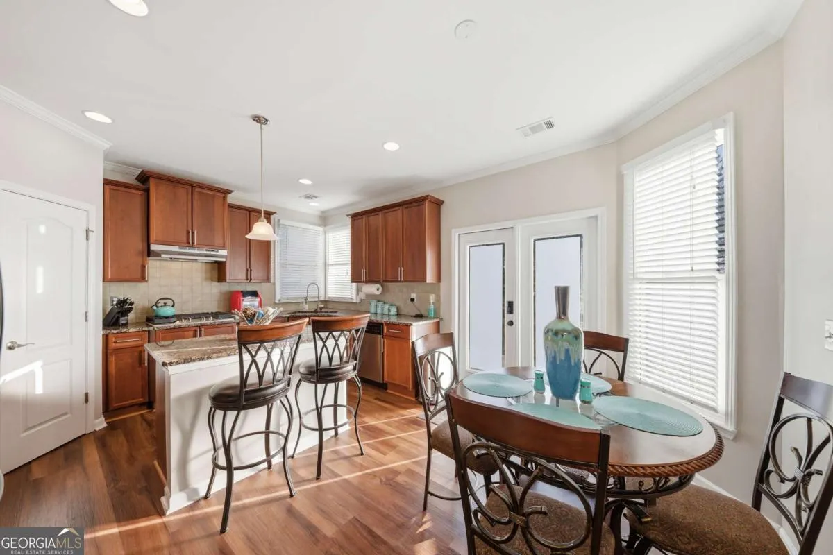1719 Cromwell Ln — photo 11 of 56