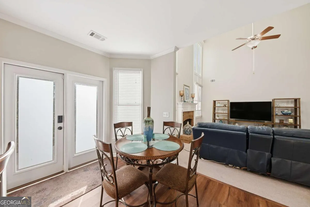 1719 Cromwell Ln — photo 10 of 56
