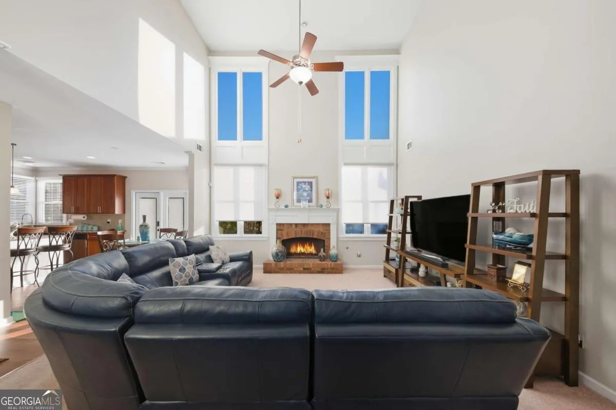 1719 Cromwell Ln — photo 5 of 56