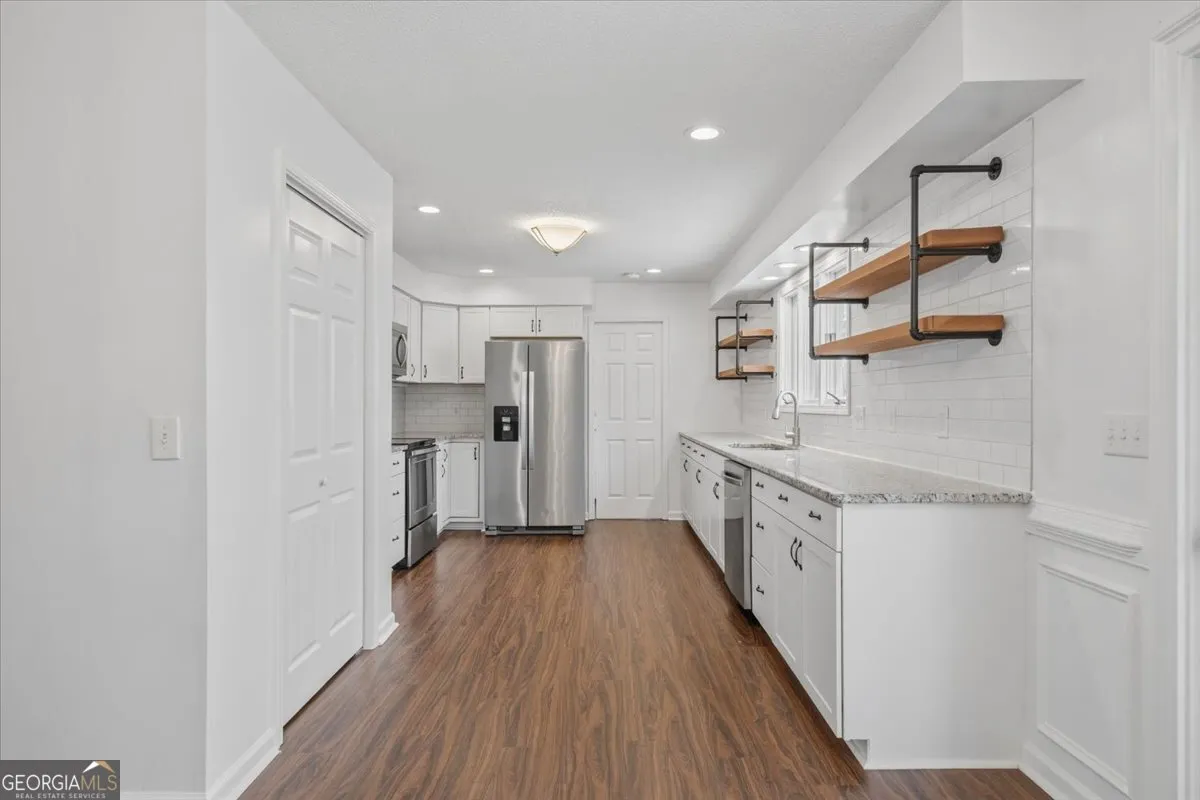 412 Oak Hills Dr — photo 10 of 52