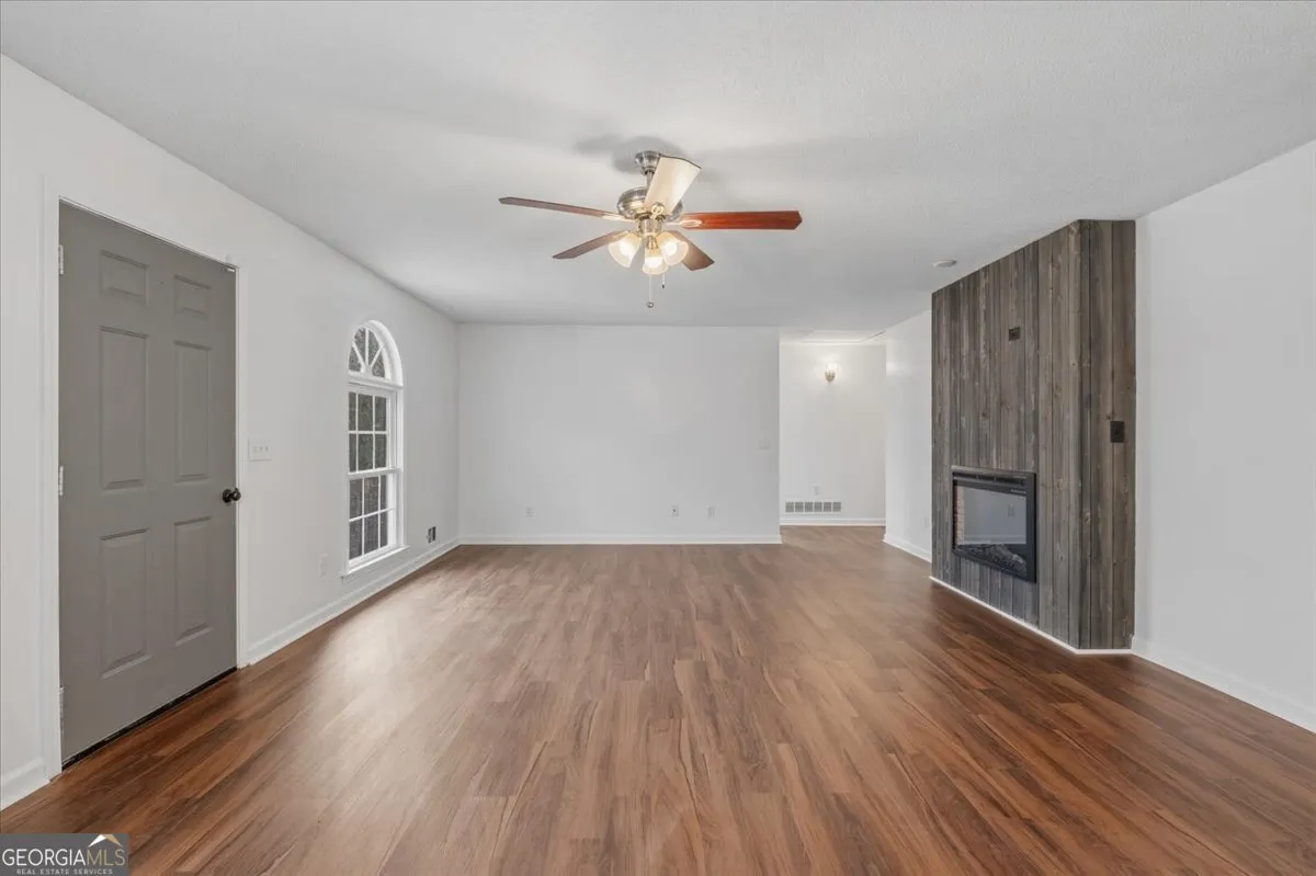 412 Oak Hills Dr — photo 7 of 52