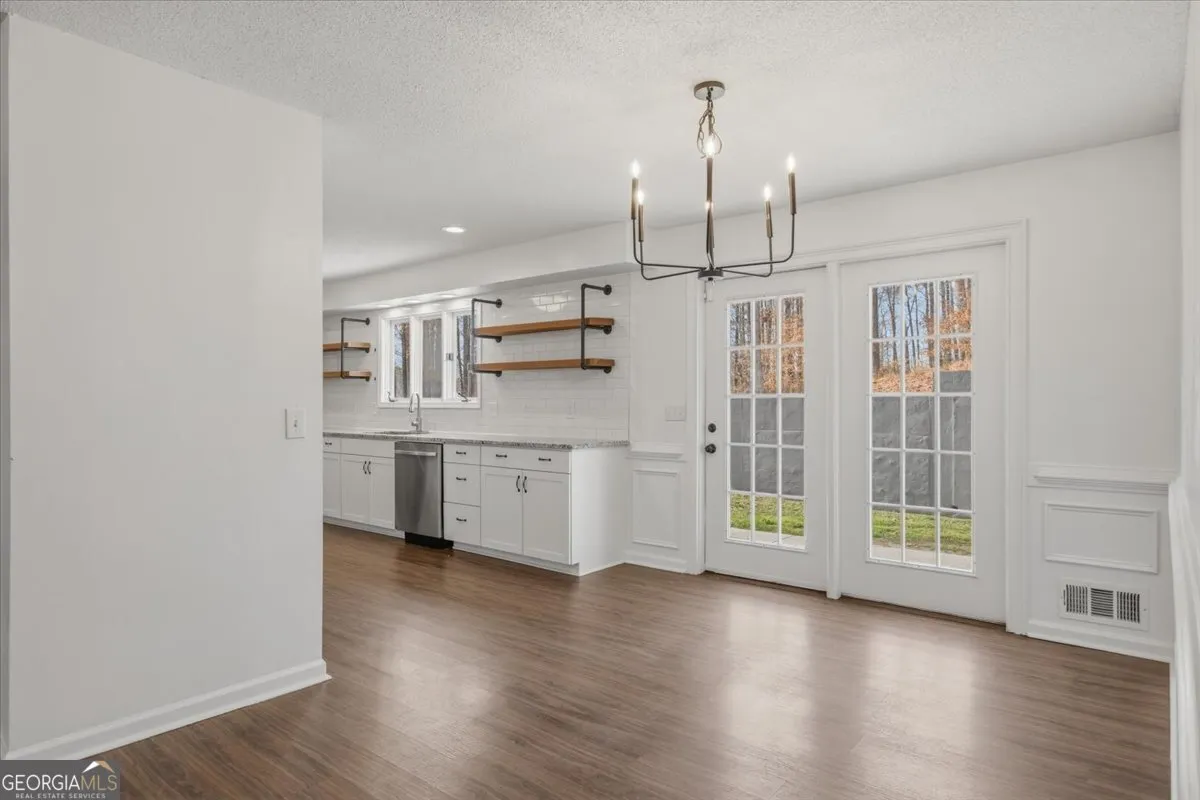412 Oak Hills Dr — photo 9 of 52