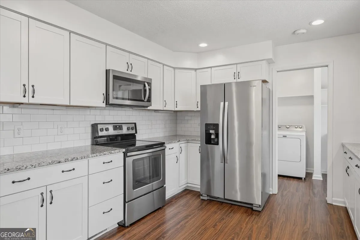 412 Oak Hills Dr — photo 17 of 52