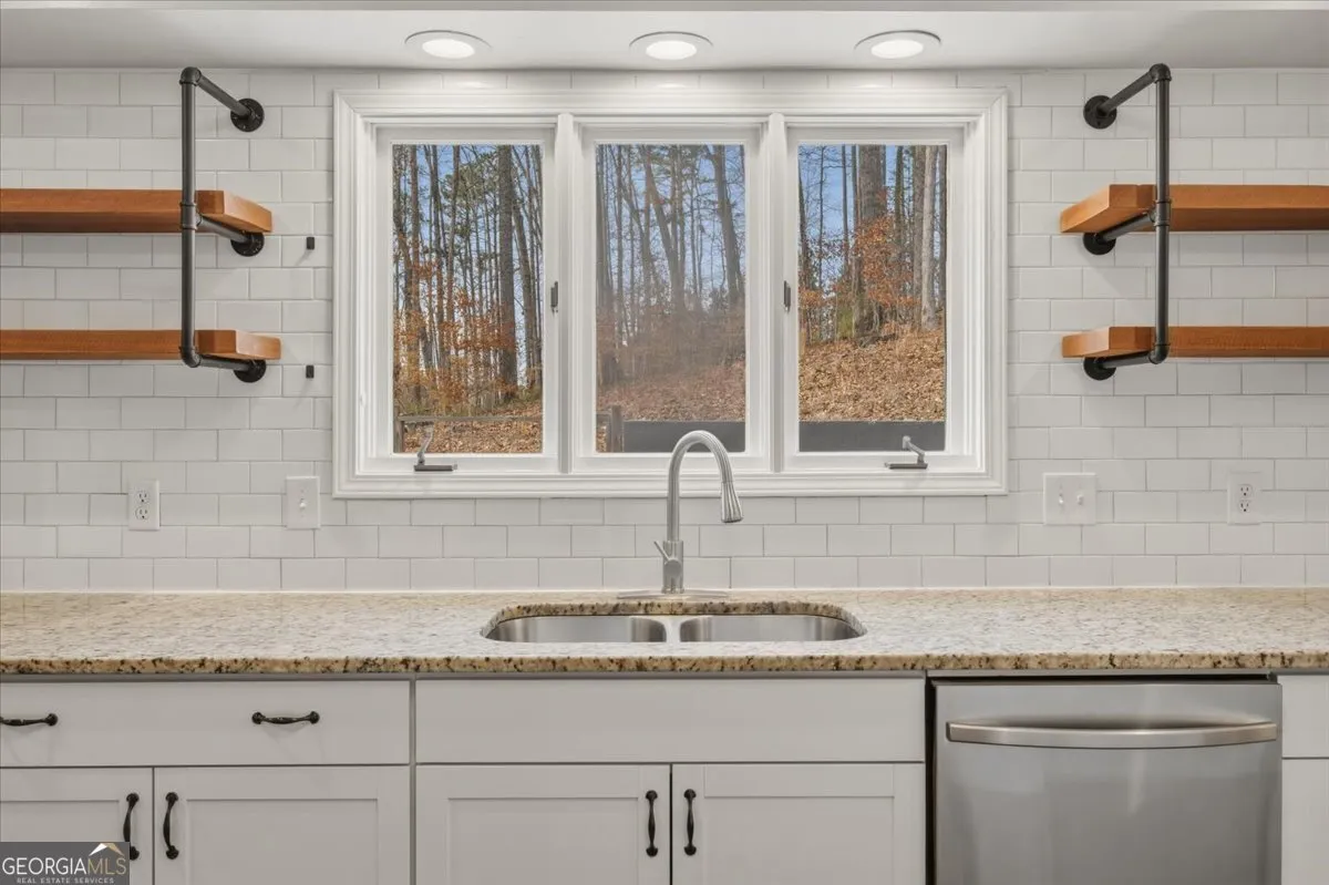 412 Oak Hills Dr — photo 16 of 52