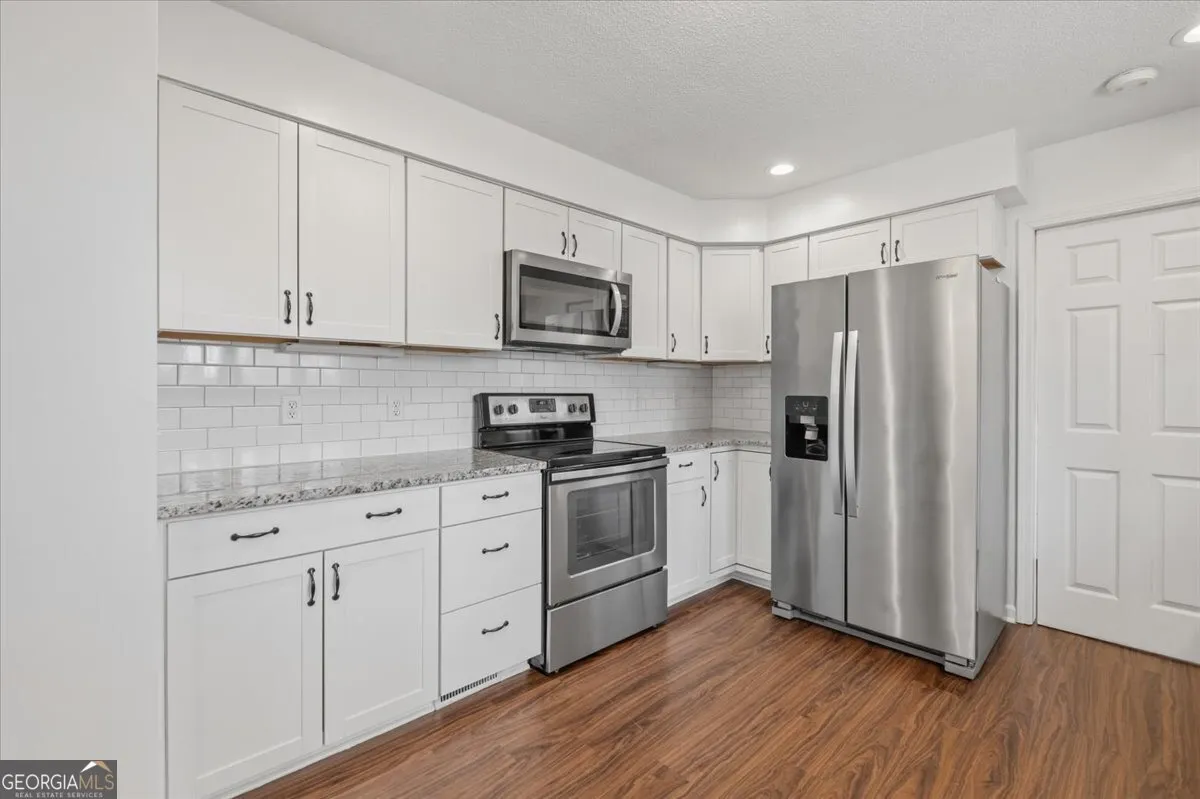 412 Oak Hills Dr — photo 12 of 52