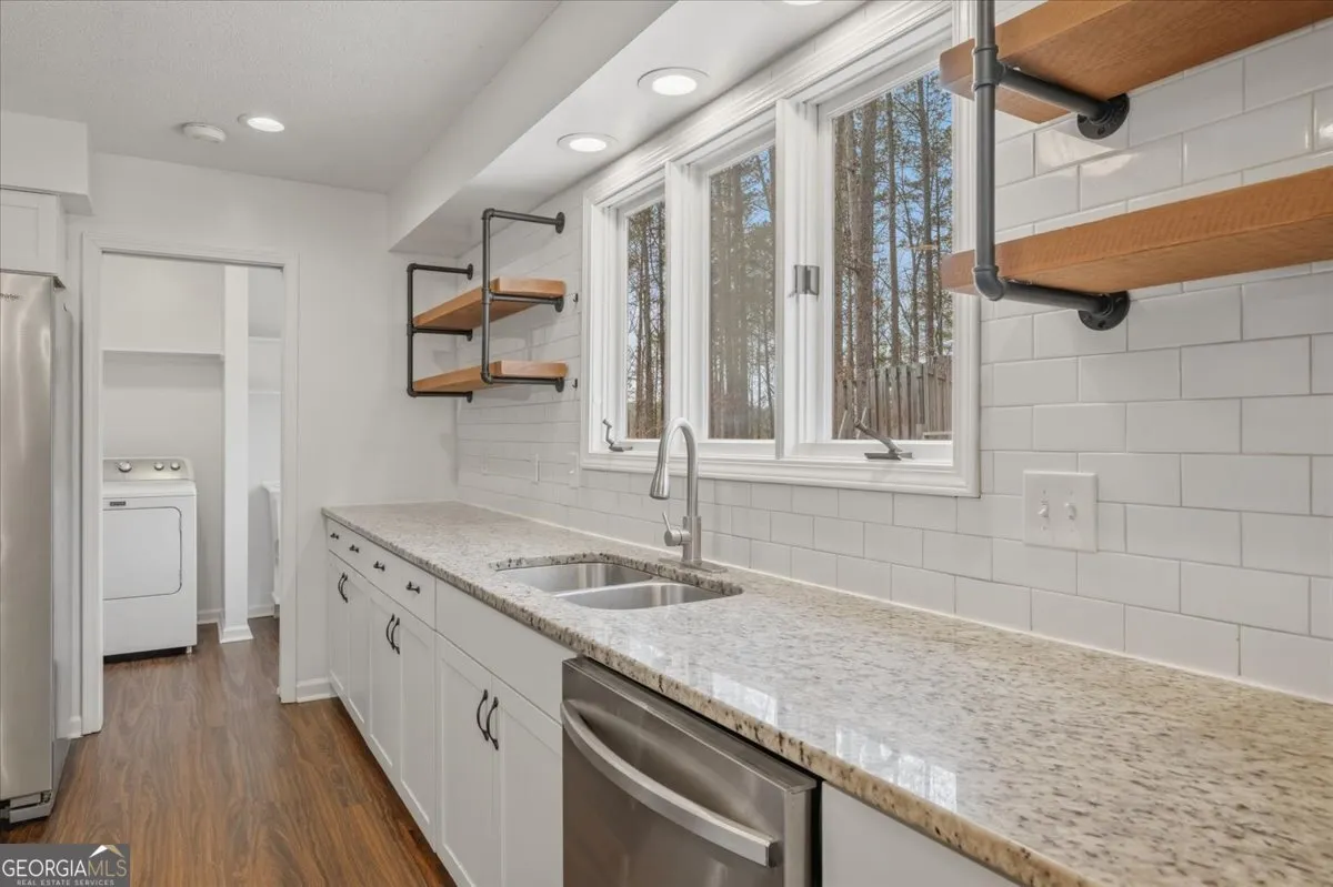 412 Oak Hills Dr — photo 11 of 52