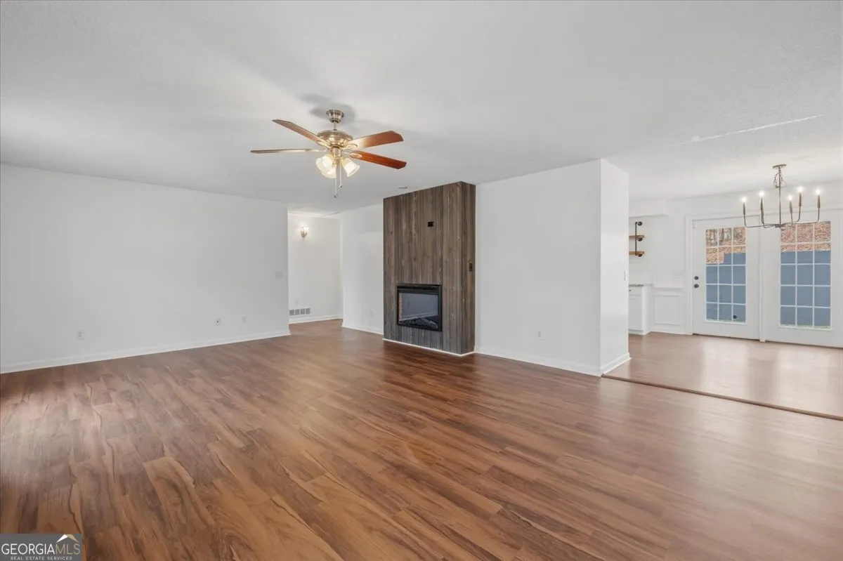412 Oak Hills Dr — photo 5 of 52
