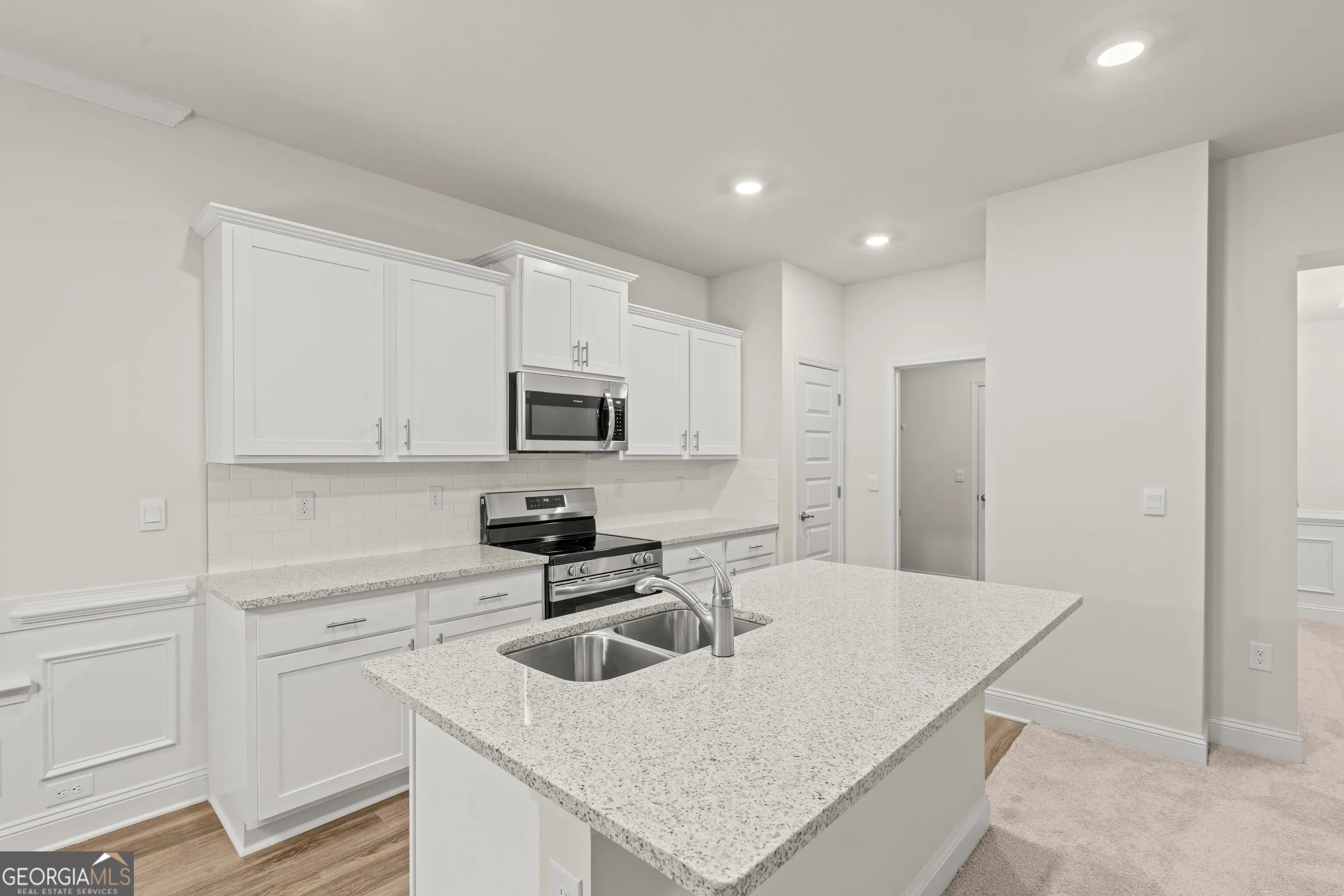 209 Laney Dr — photo 4 of 28
