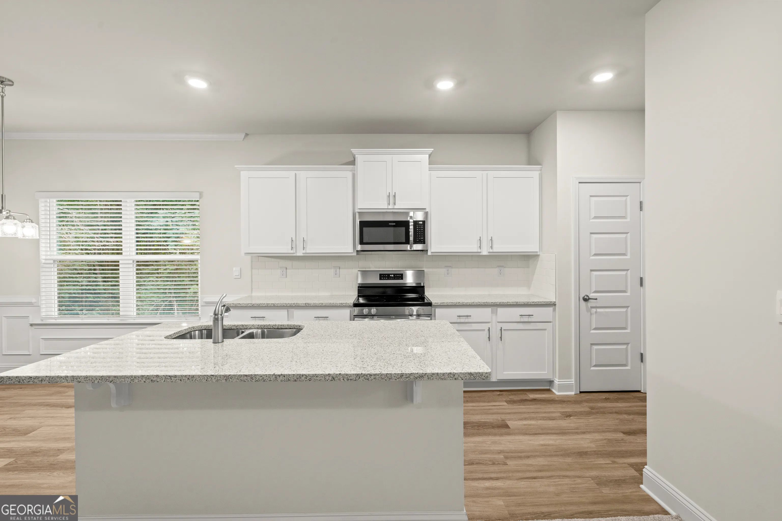 209 Laney Dr — photo 5 of 28