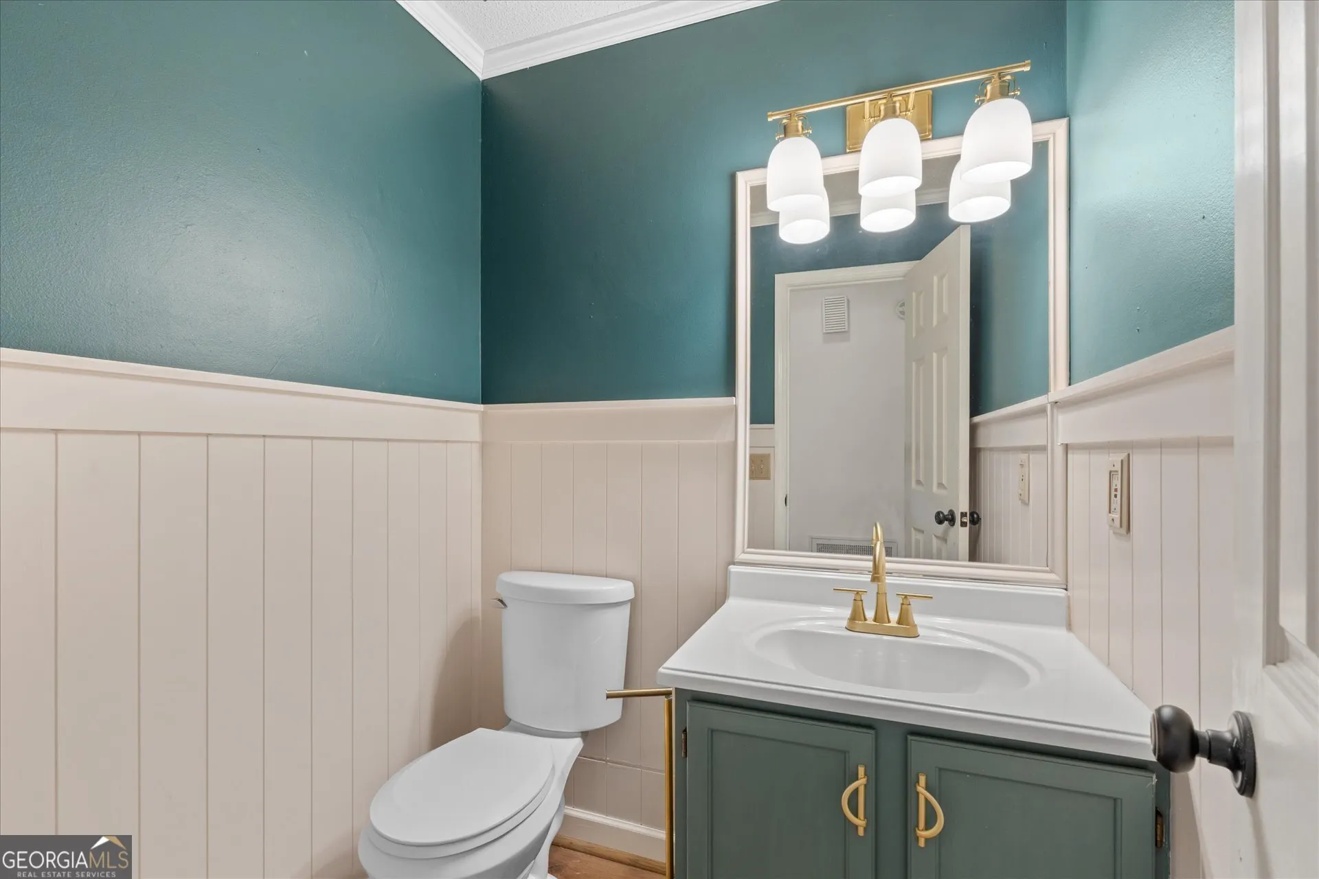 7349 S Mitchell Ct — photo 17 of 58
