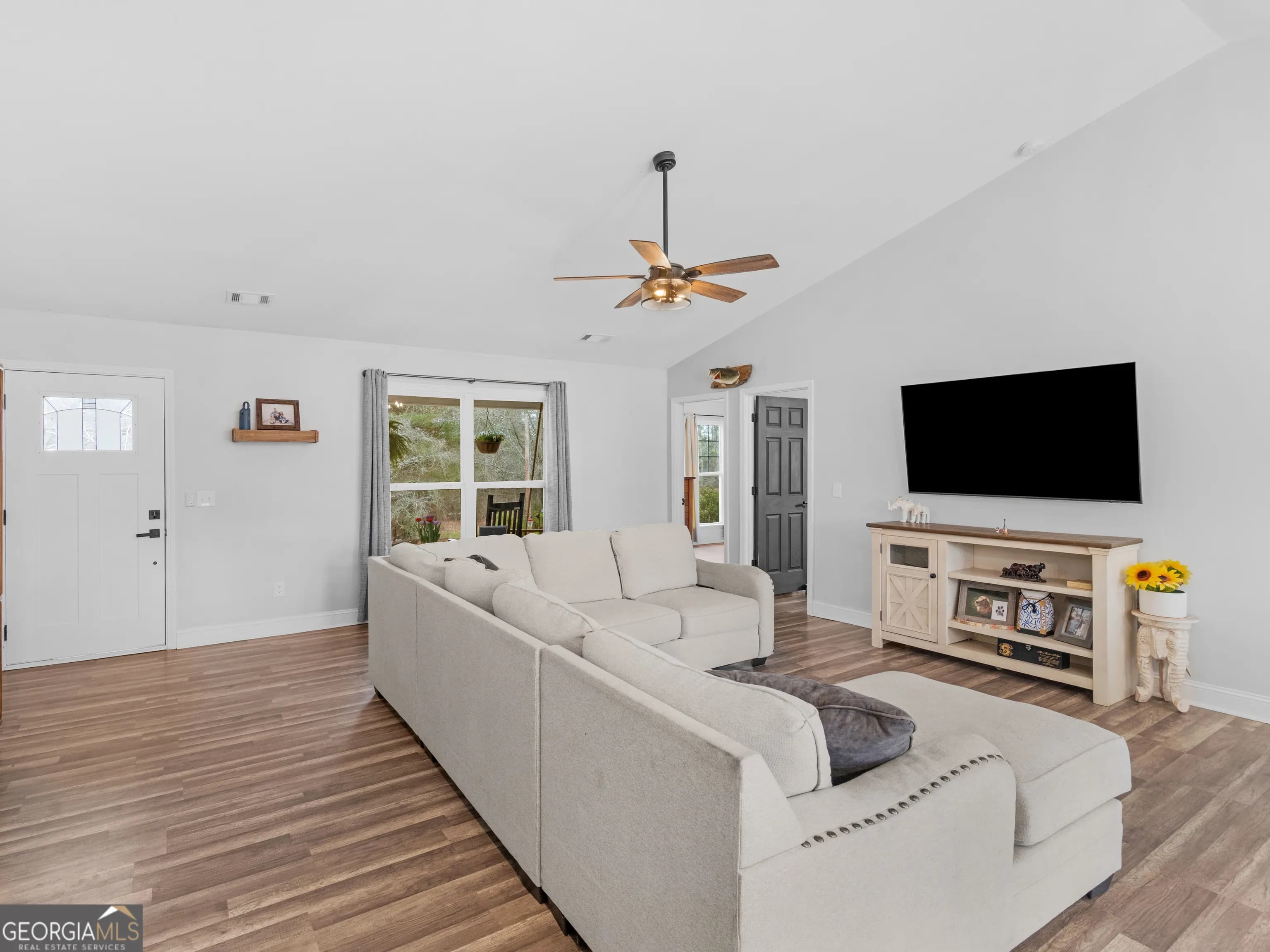 215 Almon Ave — photo 33 of 44