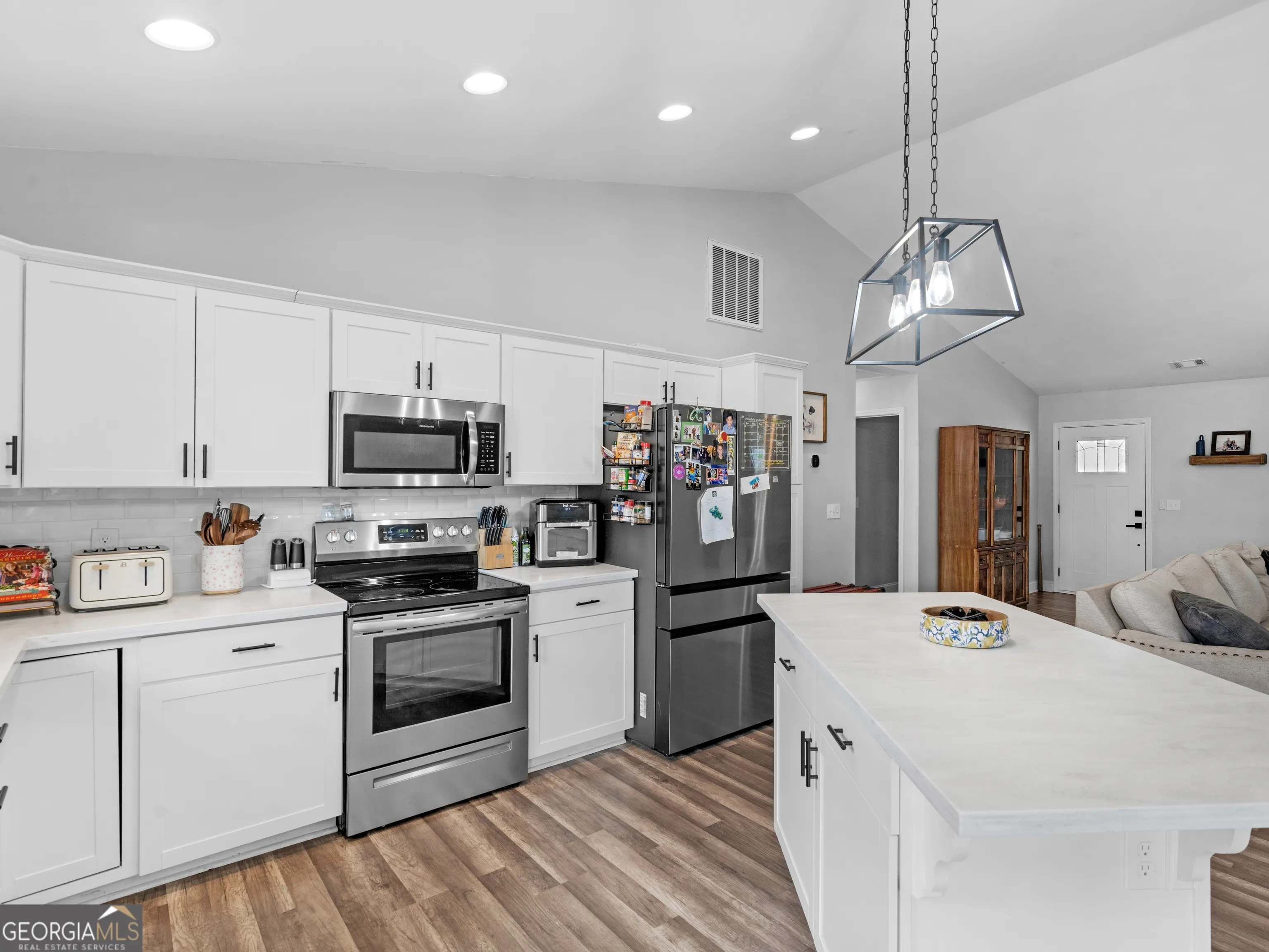 215 Almon Ave — photo 3 of 44