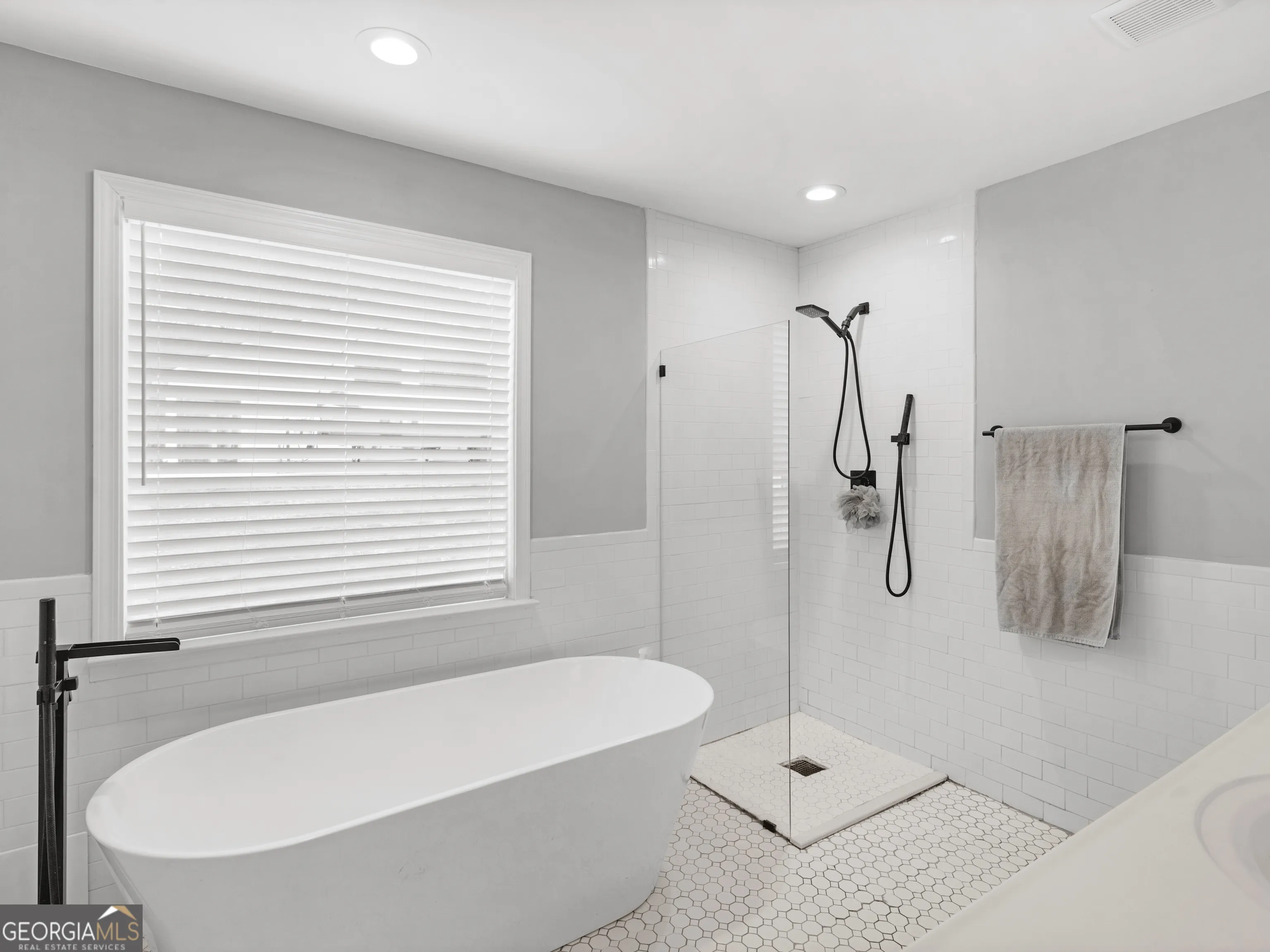 215 Almon Ave — photo 22 of 44