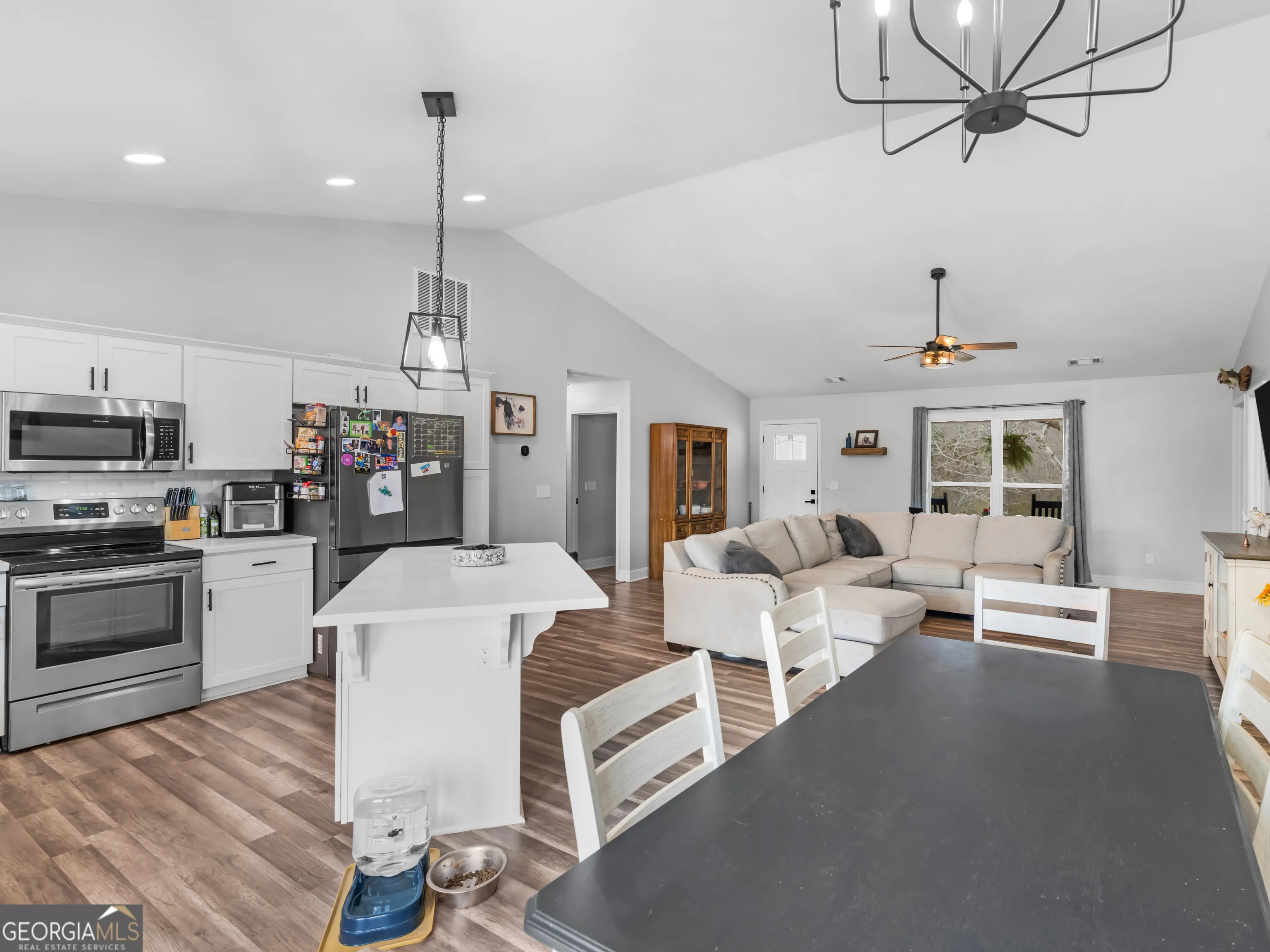 215 Almon Ave — photo 35 of 44