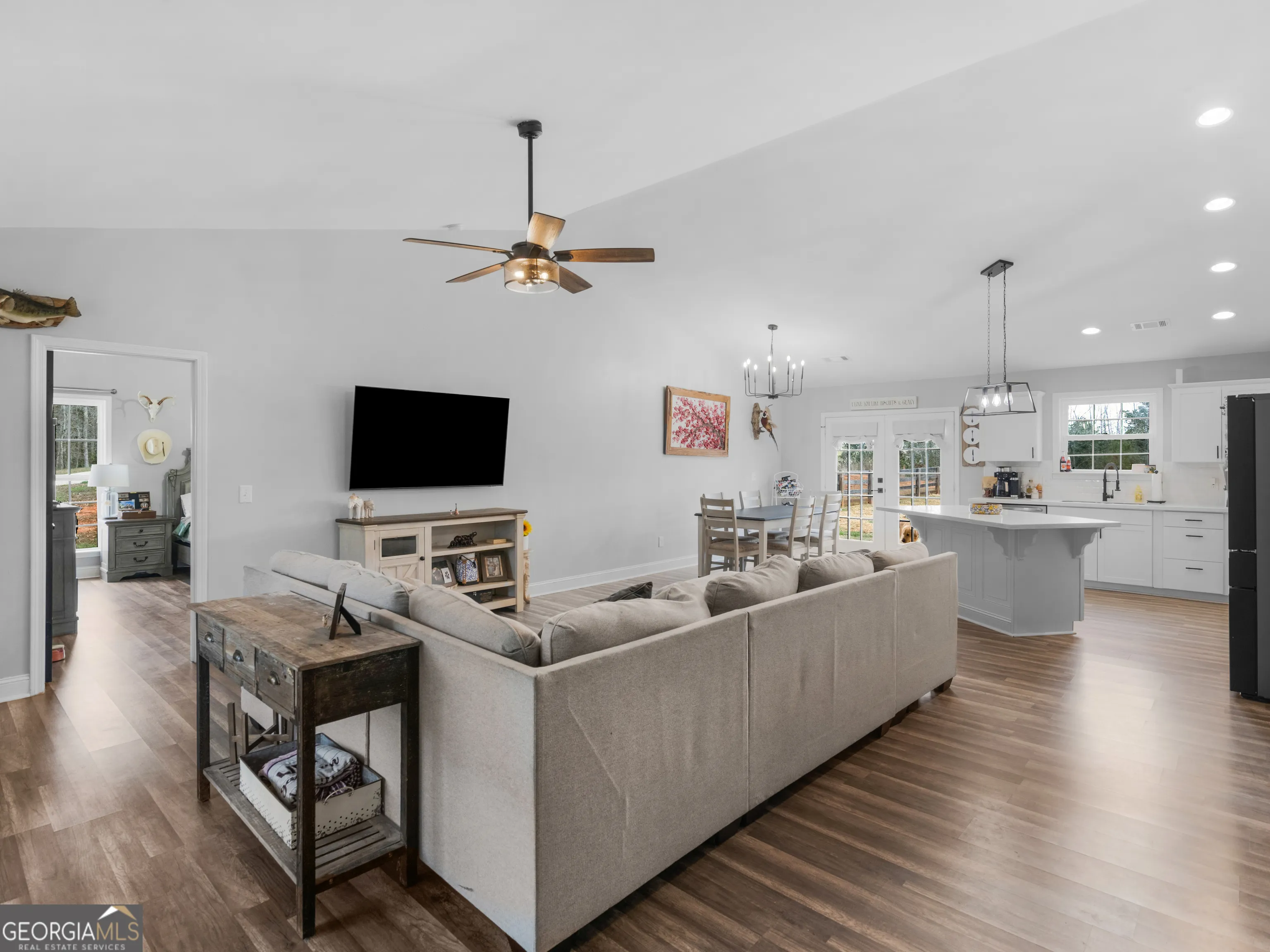 215 Almon Ave — photo 32 of 44