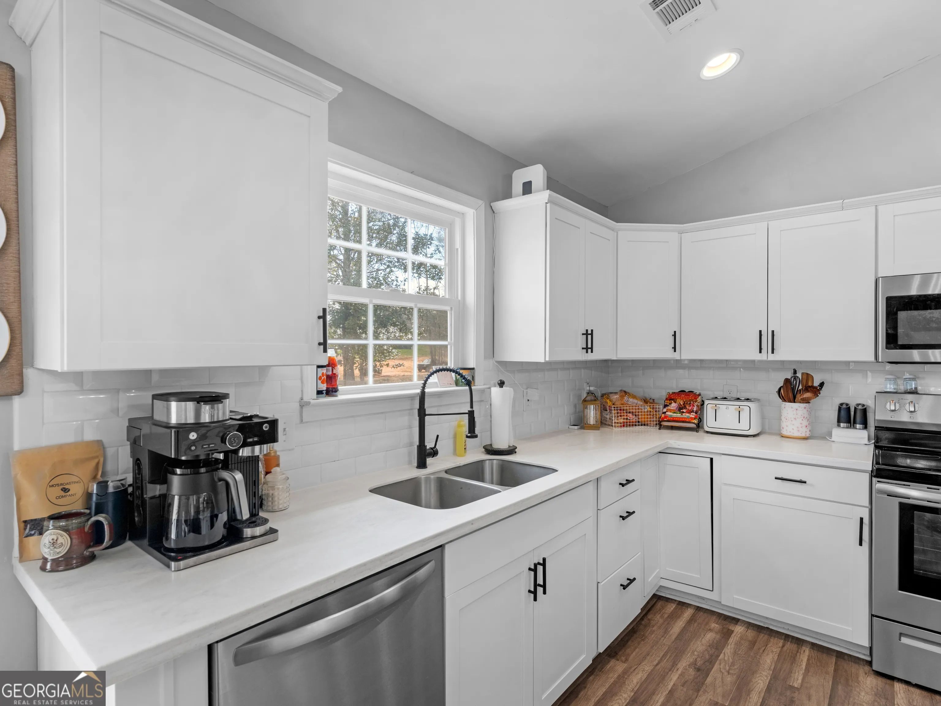 215 Almon Ave — photo 44 of 44