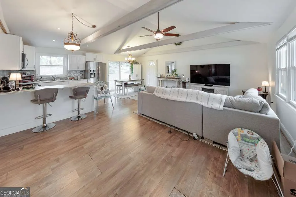 108 Vickie Dr — photo 2 of 29