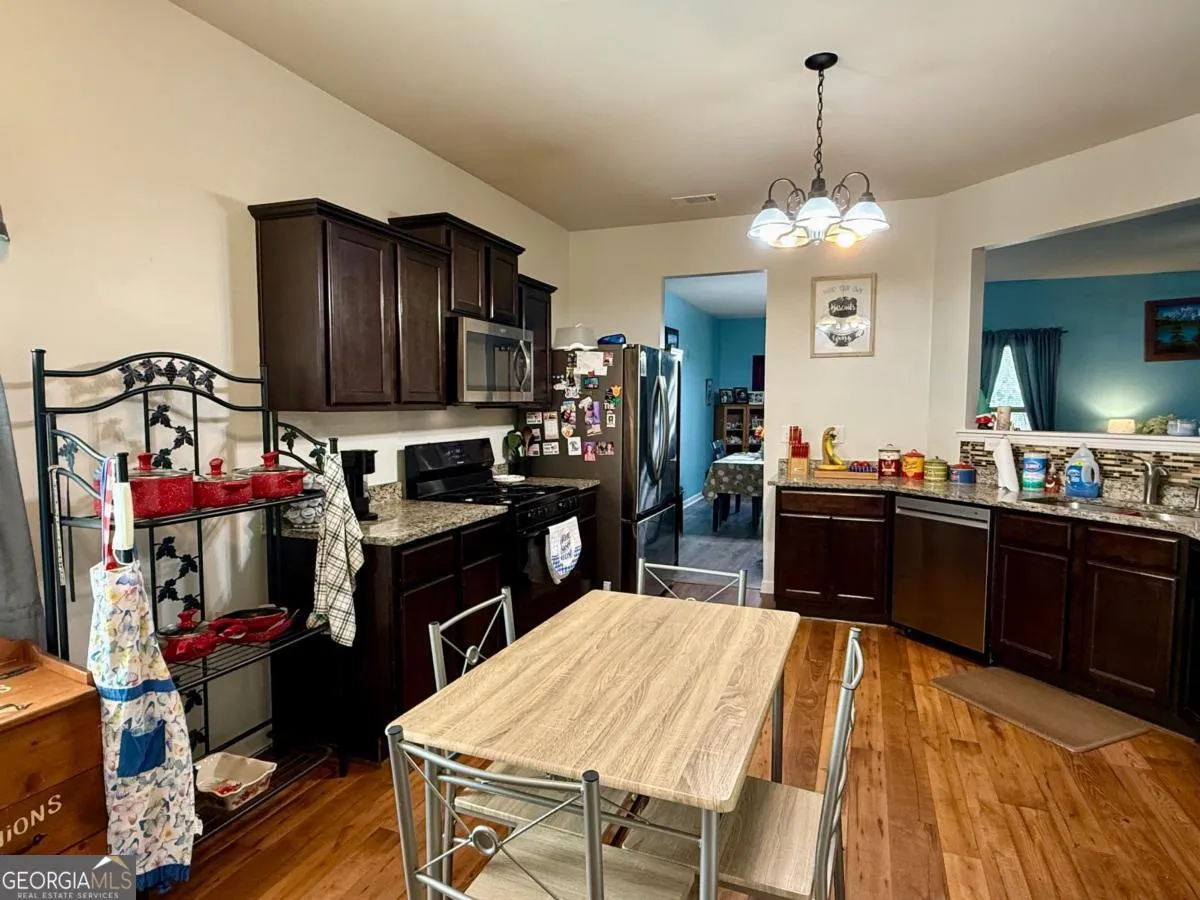 653 Scotland Dr — photo 11 of 51