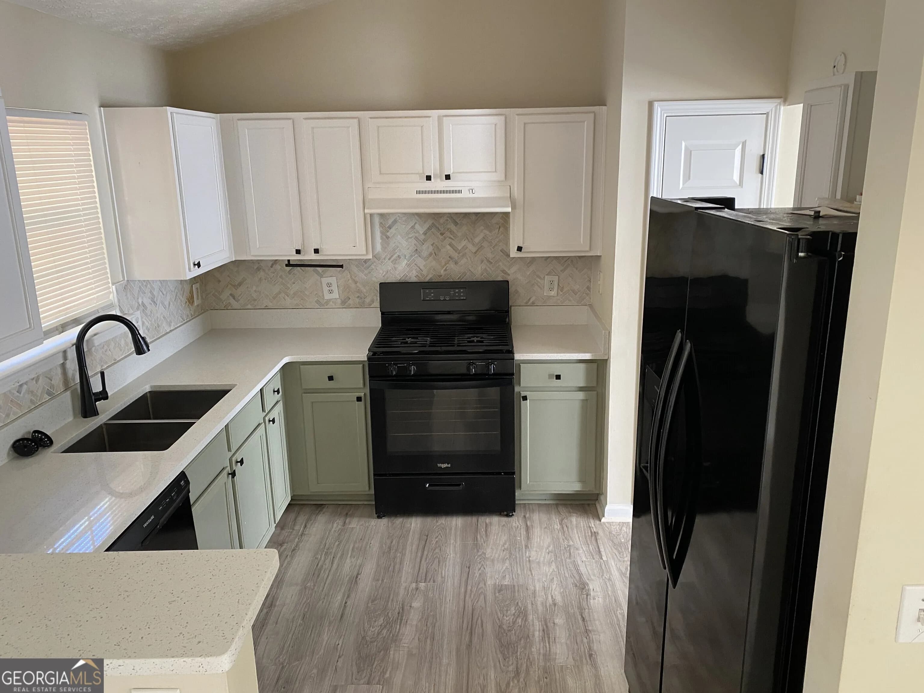 280 Bridgestone Ln — photo 4 of 10