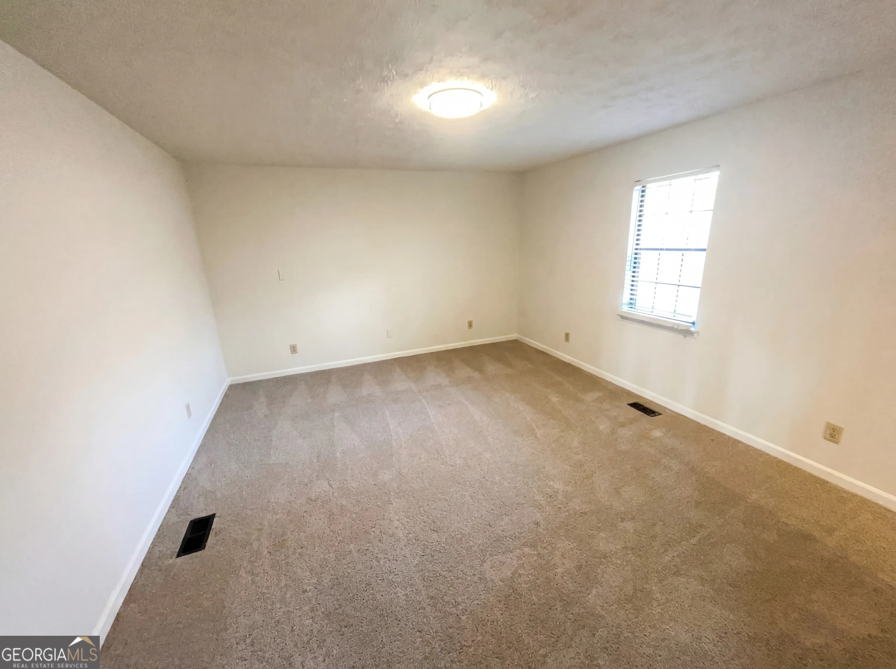 3181 Cedardale Dr — photo 4 of 19