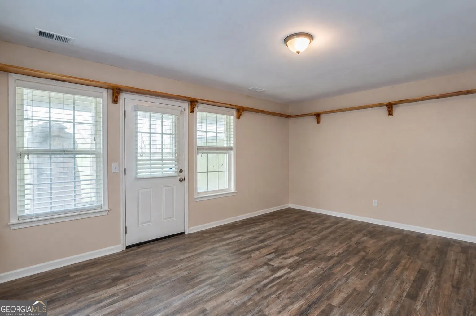 5160 Lakeview Pkwy — photo 11 of 40