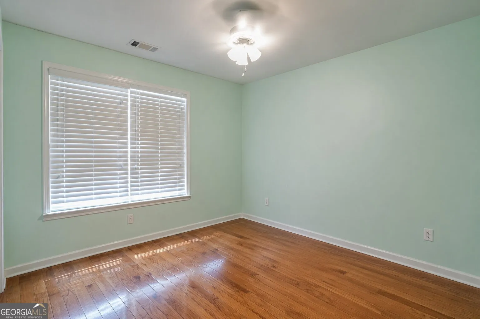 5160 Lakeview Pkwy — photo 6 of 40
