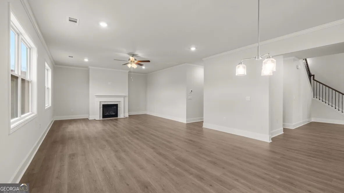 179 Parkview Dr — photo 3 of 36