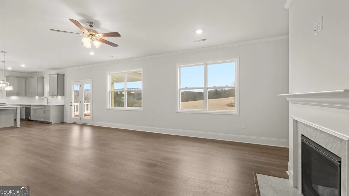 179 Parkview Dr — photo 5 of 36