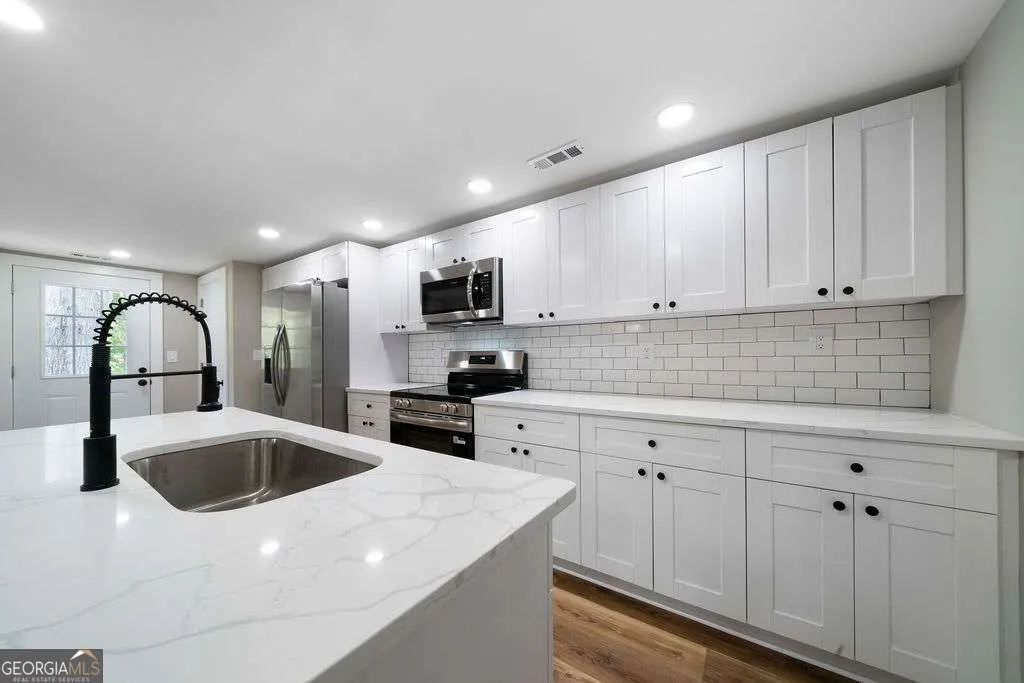 6488 Nebo Rd — photo 10 of 32