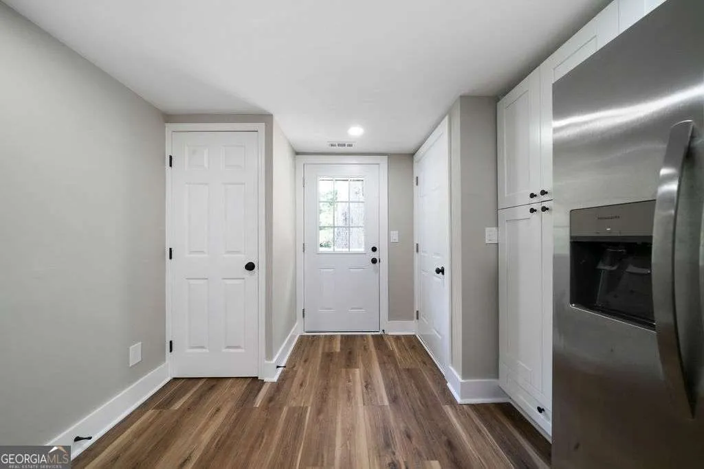 6488 Nebo Rd — photo 6 of 32