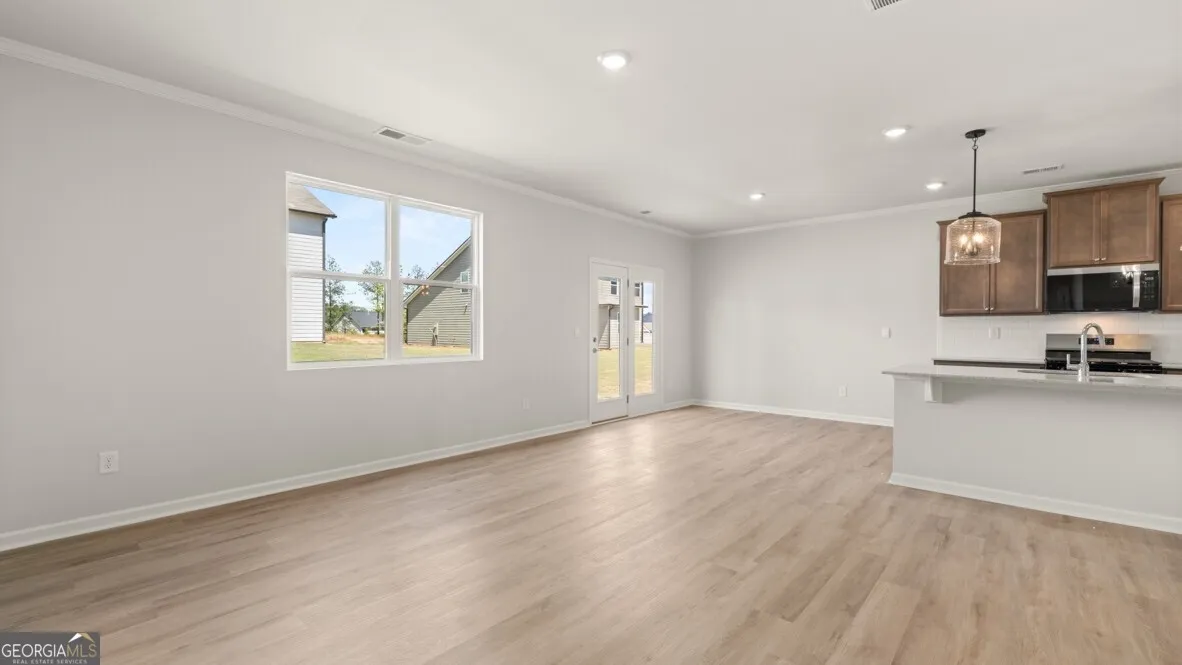 709 Anchor Ave — photo 3 of 35