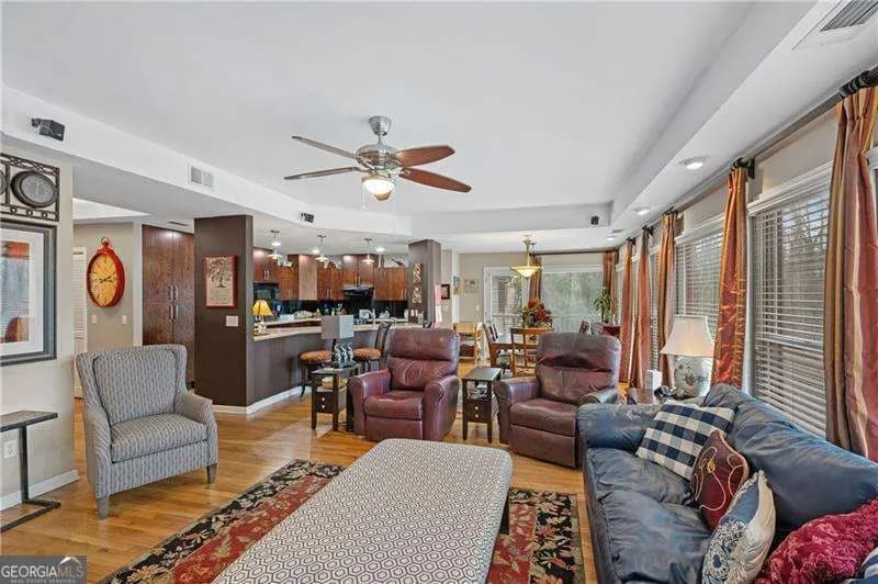 1063 Memorial Dr E — photo 35 of 36