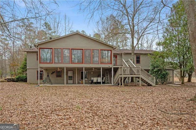 1063 Memorial Dr E — photo 2 of 36