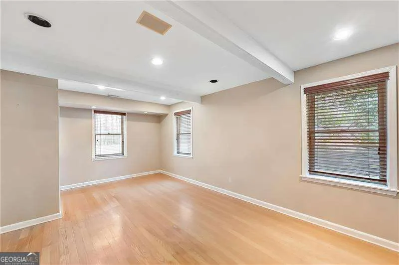 1063 Memorial Dr E — photo 29 of 36
