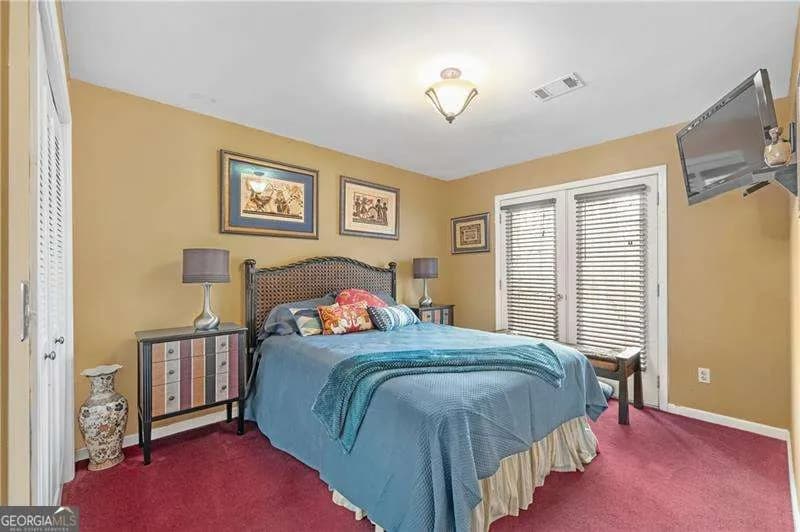 1063 Memorial Dr E — photo 19 of 36