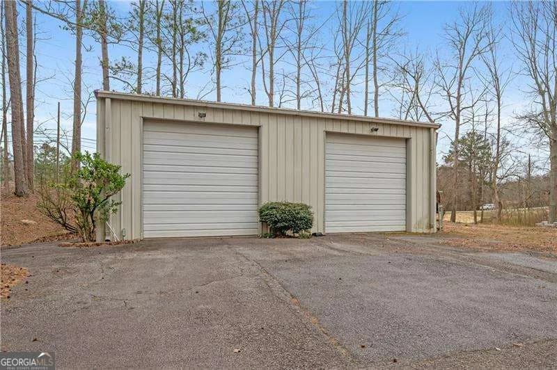 1063 Memorial Dr E — photo 13 of 36