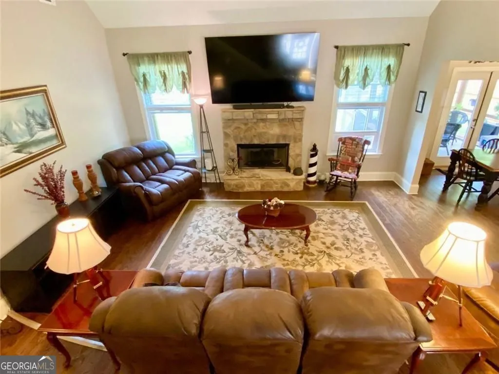 204 Yorkshire Ln — photo 6 of 65