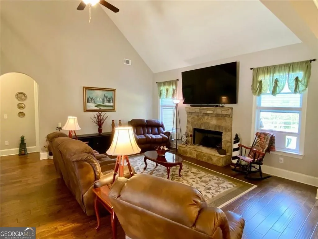 204 Yorkshire Ln — photo 5 of 65