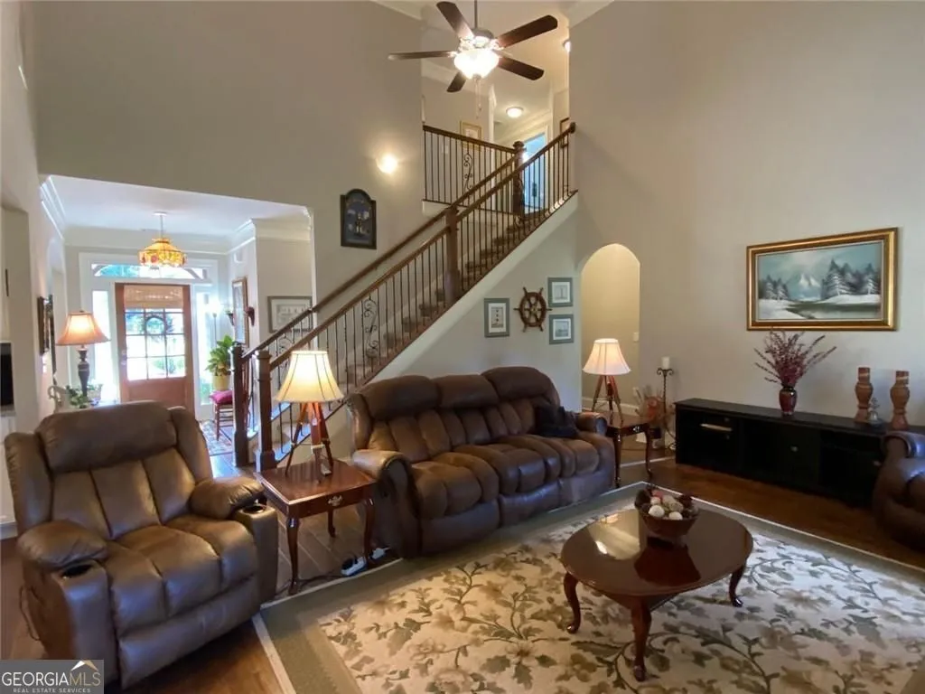204 Yorkshire Ln — photo 7 of 65