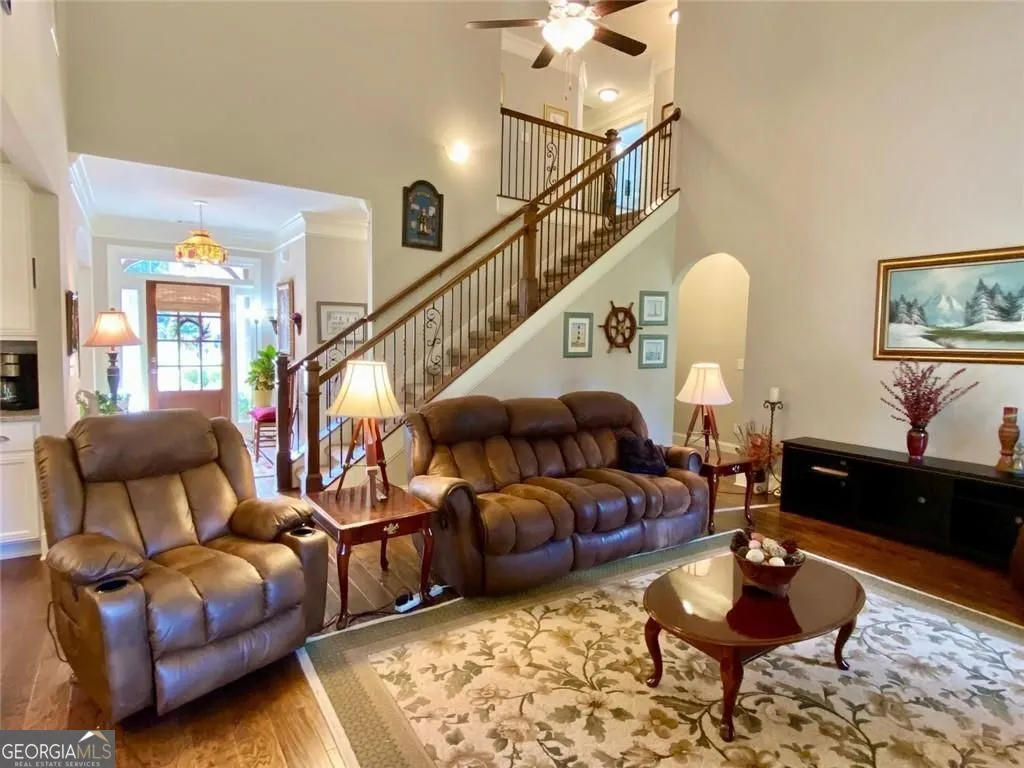 204 Yorkshire Ln — photo 8 of 65