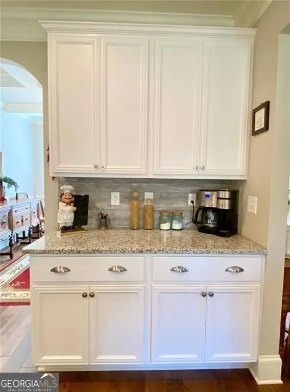 204 Yorkshire Ln — photo 14 of 65