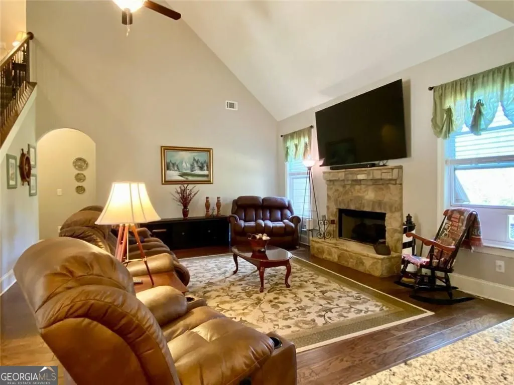 204 Yorkshire Ln — photo 4 of 65