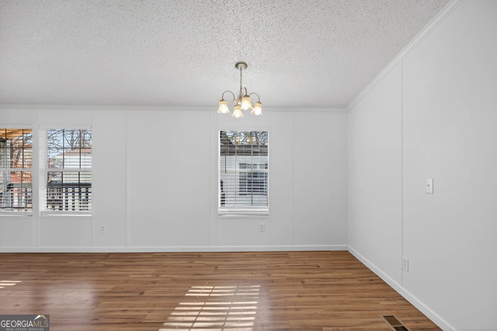 2390 Fairburn Rd — photo 3 of 21