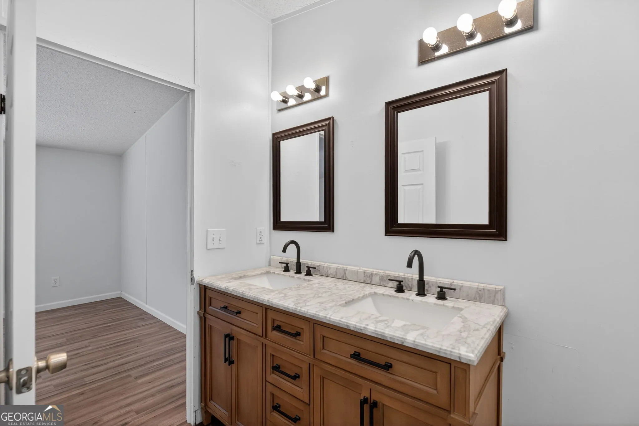 2390 Fairburn Rd — photo 8 of 21